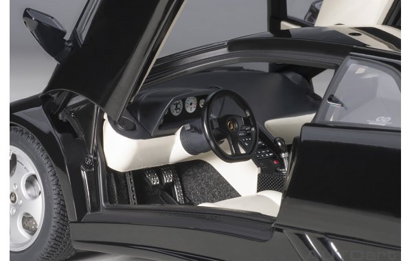 Bild 21 - Lamborghini Diablo SE30 deep black metallic