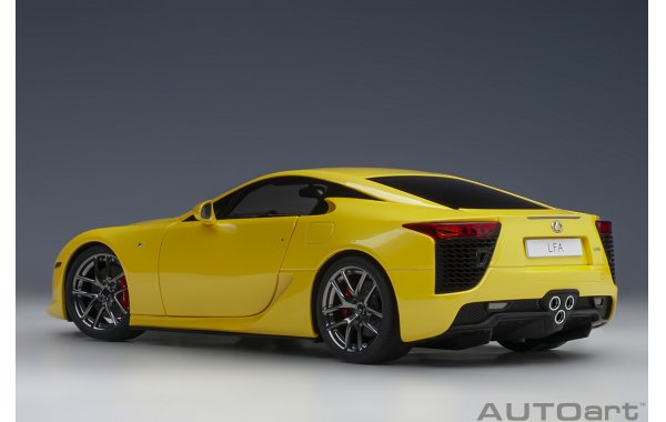 Bild 2 - Lexus LFA 2010 pearl yellow