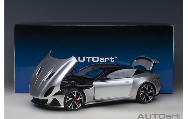 Bild 12 - Aston Martin DBS Superleggera Lightning Silver