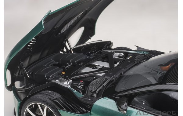 Bild 3 - Aston Martin DBS Superleggera racing green