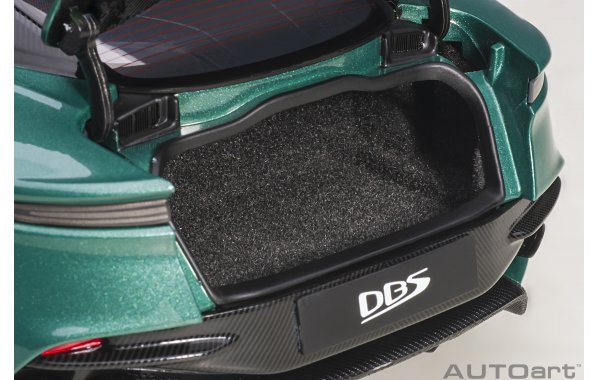 Bild 4 - Aston Martin DBS Superleggera racing green