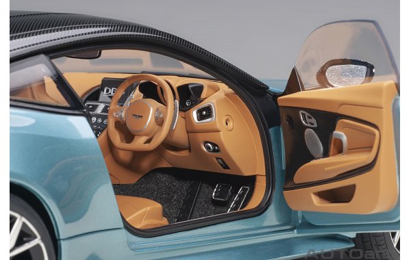 Bild 20 - Aston Martin DBS Superleggera caribbean pearl blue