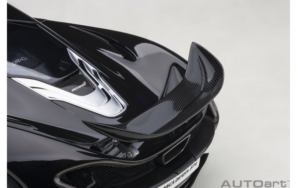 Bild 5 - McLaren P1 2013 fire black