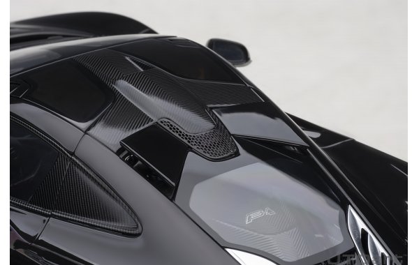 Bild 7 - McLaren P1 2013 fire black