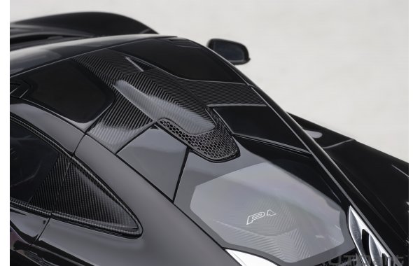 Bild 8 - McLaren P1 2013 fire black
