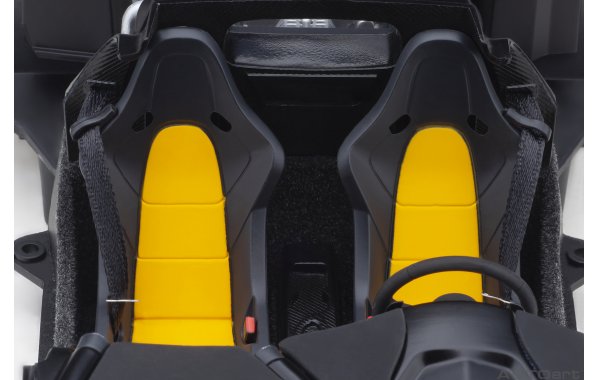 Bild 9 - McLaren P1 Volcano Yellow