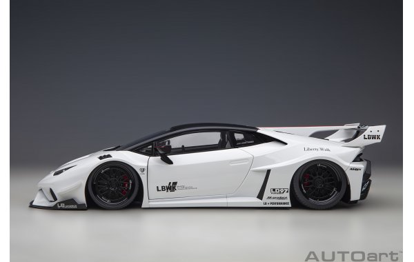 Bild 13 - Liberty Walk LB Silhouette works Huracan GT 2019