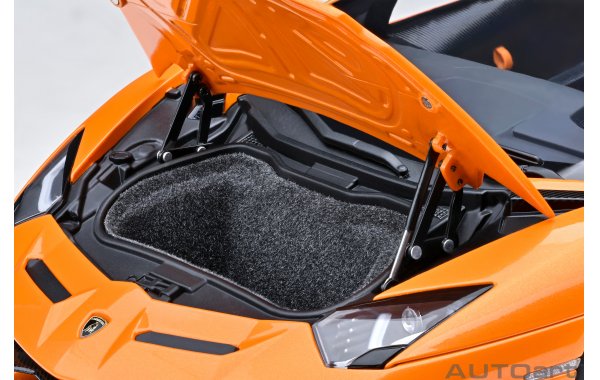 Bild 3 - Lamborghini Aventador SVJ arancio atlas