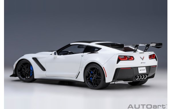 Bild 2 - Chevrolet Corvette C7 ZR1 2019 gloss black