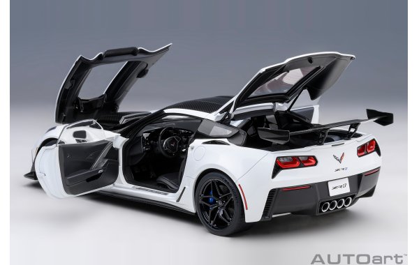 Bild 7 - Chevrolet Corvette C7 ZR1 2019 gloss black