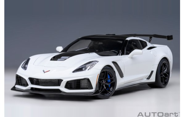 Bild 9 - Chevrolet Corvette C7 ZR1 2019 gloss black