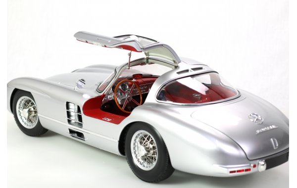 Bild 3 - Mercedes Benz 300 SLR Uhlenhaut coupe red version