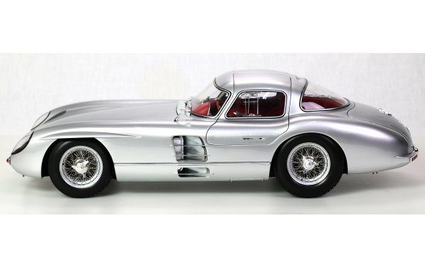 Bild 4 - Mercedes Benz 300 SLR Uhlenhaut coupe red version
