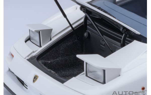 Bild 3 - Lamborghini Diablo SE30 Jota impact white