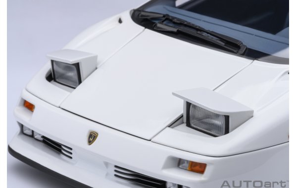 Bild 4 - Lamborghini Diablo SE30 Jota impact white