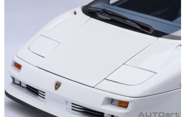 Bild 5 - Lamborghini Diablo SE30 Jota impact white