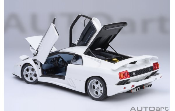 Bild 10 - Lamborghini Diablo SE30 Jota impact white