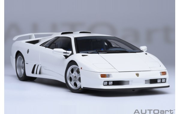 Bild 11 - Lamborghini Diablo SE30 Jota impact white