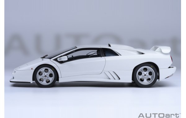 Bild 13 - Lamborghini Diablo SE30 Jota impact white