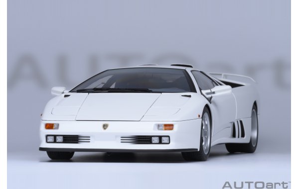 Bild 14 - Lamborghini Diablo SE30 Jota impact white