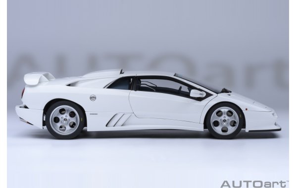 Bild 17 - Lamborghini Diablo SE30 Jota impact white