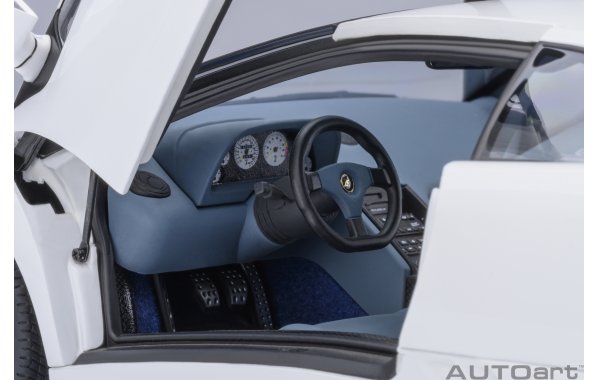 Bild 22 - Lamborghini Diablo SE30 Jota impact white