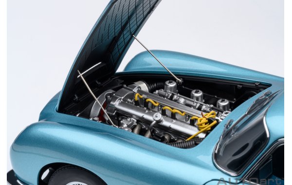 Bild 15 - Aston Martin DB5 1964 caribbean peal blue