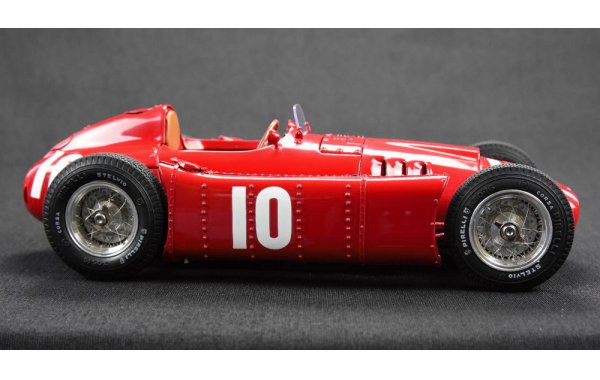 Bild 3 - Lancia D50 1955 Pau GP Startnummer 10 Eugenio Castellotti