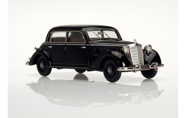 Bild 1 - Mercedes Benz 230 Limousine W153