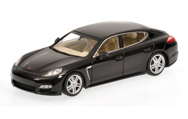 Bild 1 - Porsche Panamera Turbo 2011