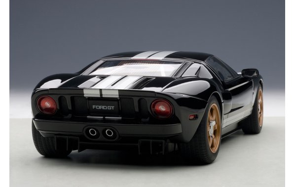 Bild 1 - Ford GT 2004 1/18 Modellauto