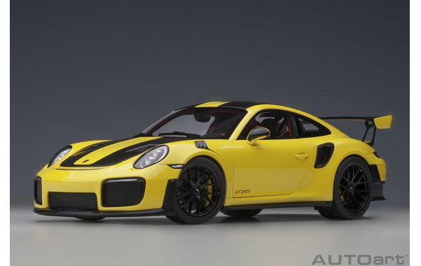 Bild 1 - Porsche 911 GT2 RS Weissach Package racing yellow