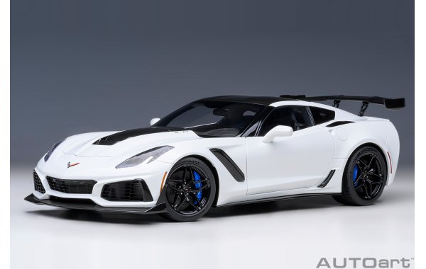 Bild 1 - Chevrolet Corvette C7 ZR1 2019 gloss black