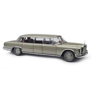 Mercedes-Benz 600 Pullman W100 mit Schiebedach