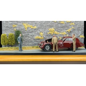 Alfa Romeo 8C CMC Diorama Limited Edition mit Vitrine